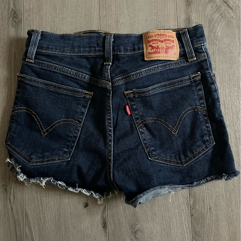 Levi’s High Rise Short size 26 - Picture 3 of 3